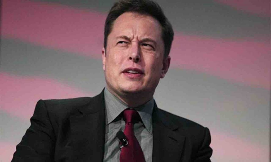 Elon Musk sotto accusa per lo strano funzionamento dell'autopilota | Web Source