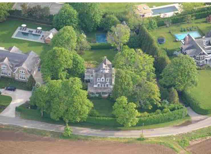 Veduta aerea della modesta residenza messa in vendita da Richard Gere | Web Source