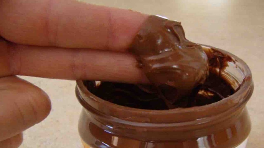 La nutella con le dita... | Web Source